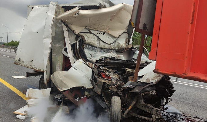  В Конаковском районе водитель «Газели» въехал в «Камаз» и погиб
