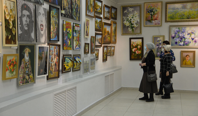 В Твери на выставке «Арт-прорыв» принимают участие 70 художников