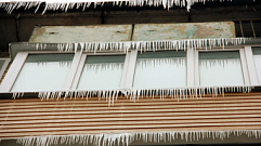 В Твери администрация следит за очисткой крыш от снега и наледи