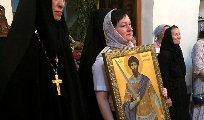 Тверские приставы передали в дар женскому монастырю икону великомученика Феодора Стратилата