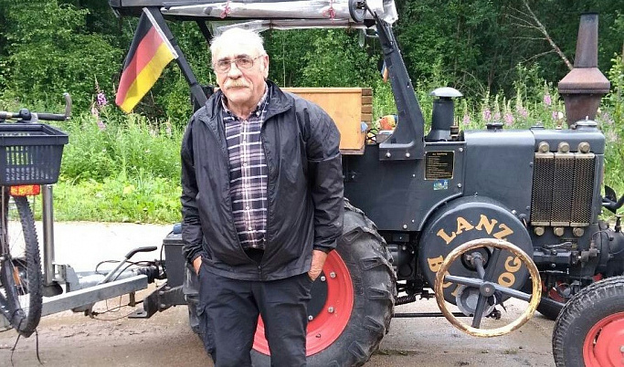 Футбольный болельщик из Германии проехался по Тверской области на тракторе