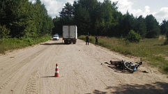 13-летний мотоциклист врезался в грузовик в Тверской области