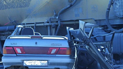 «ВАЗ» остался без крыши после ДТП с грузовиком в Бежецке