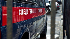 СК проводит проверку по факту проживания людей в аварийном доме в Тверской области