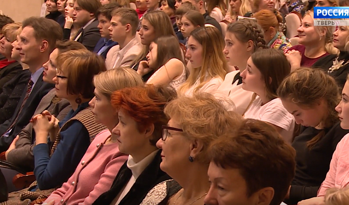 В мае в Тверской области назовут лучших учителя и воспитателя года
