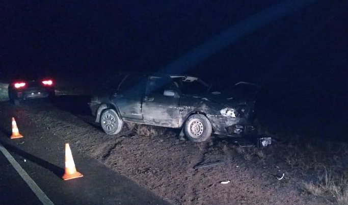 Пожилой водитель «ВАЗа» врезался в металлическое ограждение в Тверской области