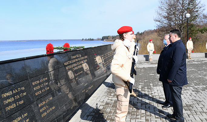 В Пеновском муниципальном округе Игорь Руденя почтил память жителей деревни Ксты