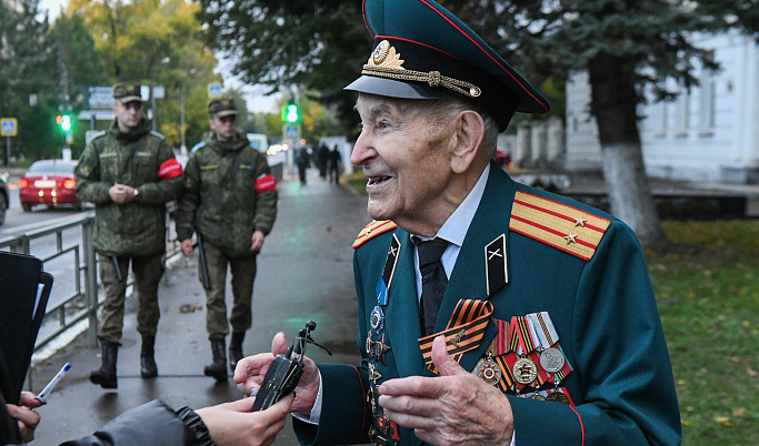 В Твери ветераны Великой Отечественной войны и вооружённых сил РФ пообщались с мобилизованными гражданами