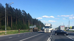 На трассе М-10 в Тверской области КамАЗ спровоцировал ДТП