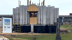 На территории тверского Суворовского училища продолжается строительство храма 