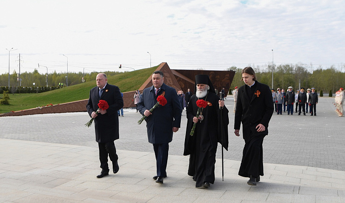 В Тверской области торжества в честь Дня Победы начались у Ржевского мемориала 