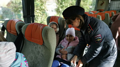 В Твери сотрудники Госавтоинспекции и ПДН провели мероприятие «Безопасность в автобусе»