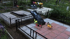 Вандалы устроили погром на кладбище в Тверской области