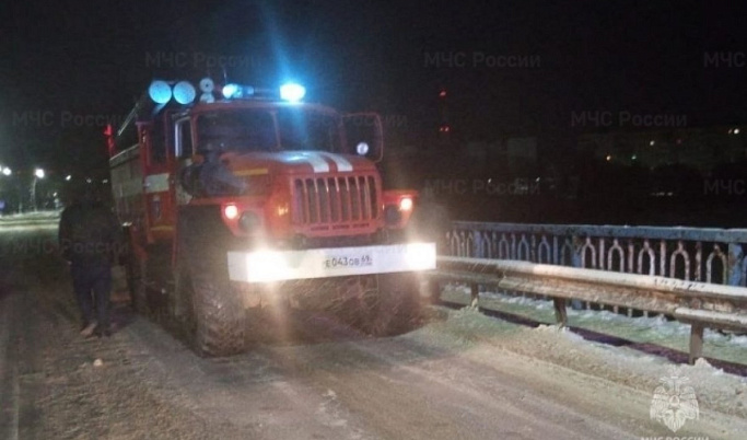 В Тверской области спасатели вытащили человека из воды