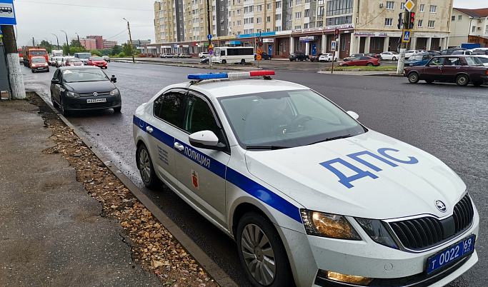 Автоинспекторы за 7 дней проверили 63 автобуса в Тверской области