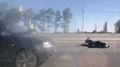Появилось видео с места ДТП на трассе М-10, в котором пострадал мотоциклист