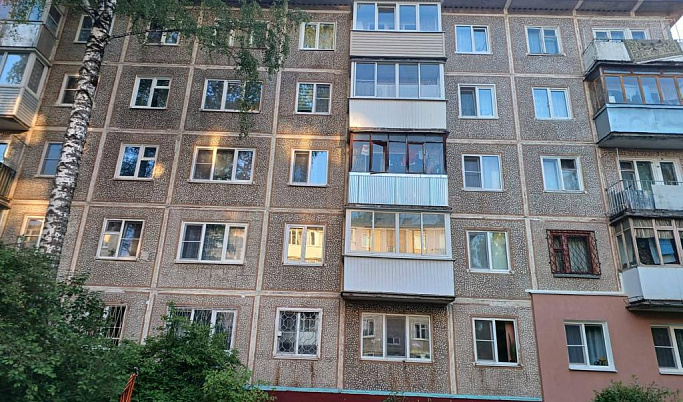В Твери 3-летний ребенок выпал из окна четвертого этажа