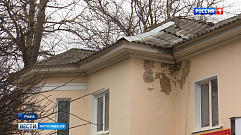Жители многоквартирного дома в Ржеве несколько лет добиваются ремонта протекающей крыши