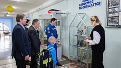 В Удомле отметили 90-летие летчика-космонавта Олега Макарова