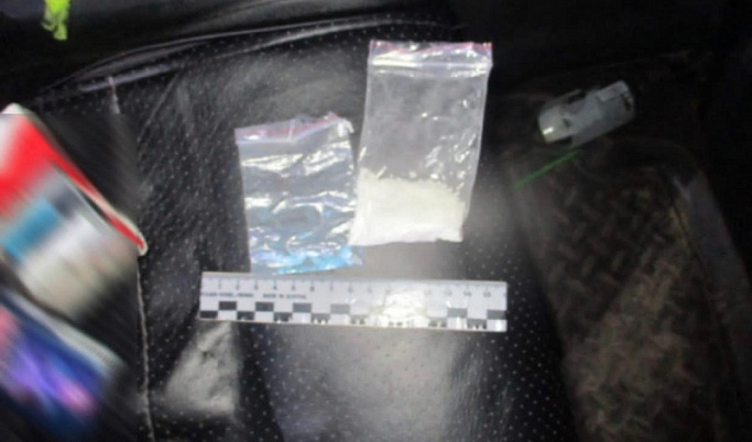 Под Вышним Волочком в машине у 24-летнего мужчины нашли наркотики