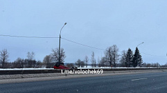 Автомобиль перевернулся на крышу в Тверской области