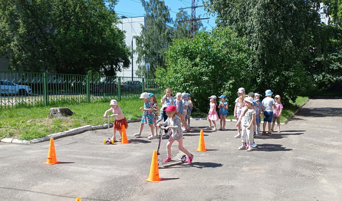 В Твери воспитанники детского сада приняли участие в мероприятии «В стране ПДД»