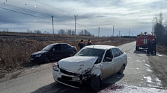 Два автомобиля столкнулись в Бологовском районе, есть пострадавшие