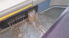 В Твери затопило автобус с пассажирами