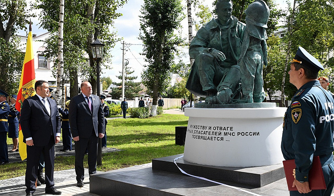 Памятник «Пожарным и спасателям» открыли в Твери