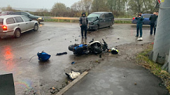Мотоциклист получил тяжелые травмы после столкновения с легковушкой в Тверской области