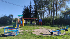 В Краснохолмском округе установили две новые детские площадки
