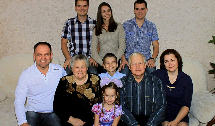 Две многодетные семьи из Тверской области удостоены медали ордена «Родительская слава»