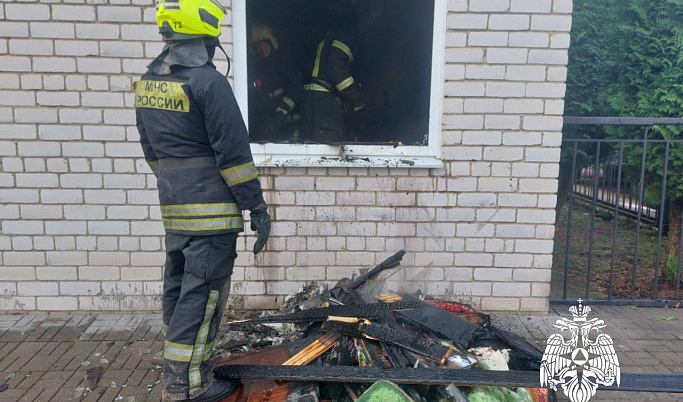 В Калининском округе загорелась дача