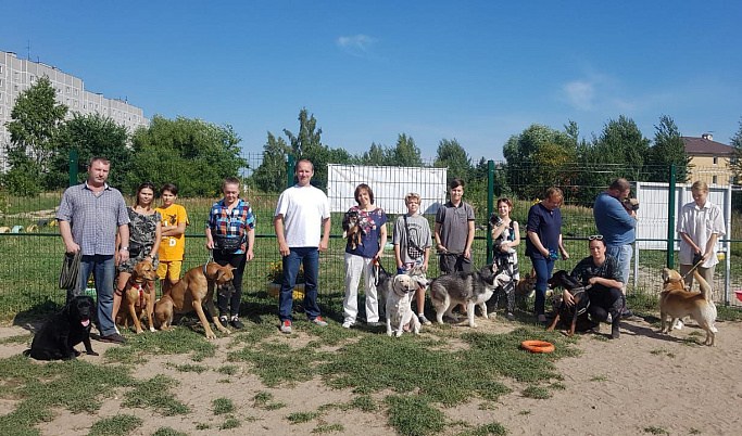 Благодаря инициативе тверичан в городе открылась первая муниципальная площадка для выгула собак