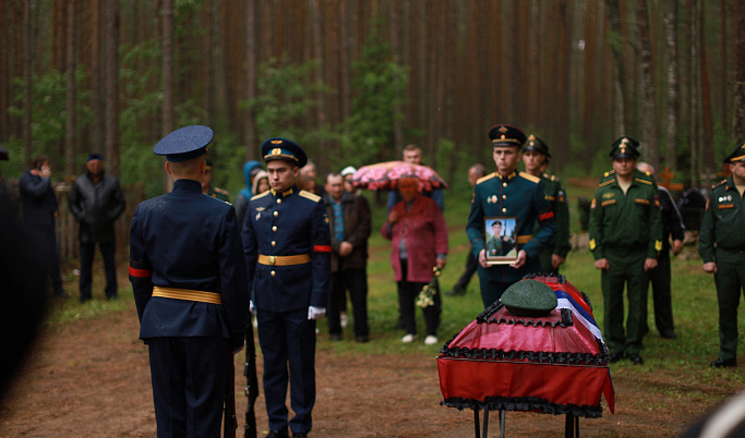 В Тверской области простились с погибшим в ходе спецоперации на Украине Андреем Семеновым