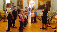 В Тверской области для школьников устроили акцию «Лето во дворце»