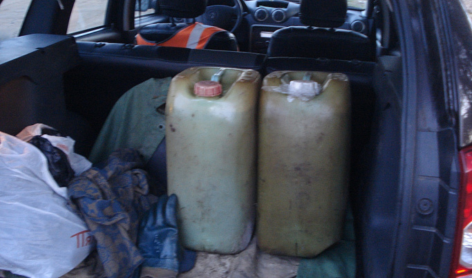 Работники железной дороги пытались похитить 180 литров топлива в Тверской области