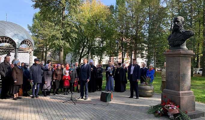 В Твери возложили цветы к памятнику Гурко в День независимости Болгарии