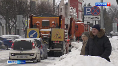 В Твери коммунальные службы очищают от снега городские магистрали