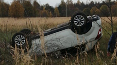 За сутки на дорогах Тверской области три автомобиля вылетели в кювет