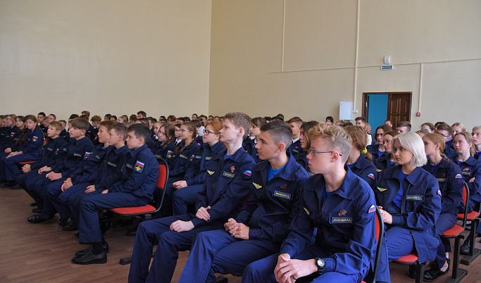 Для 120 учеников-кадетов школы № 4 в Твери прошел Урок мужества 