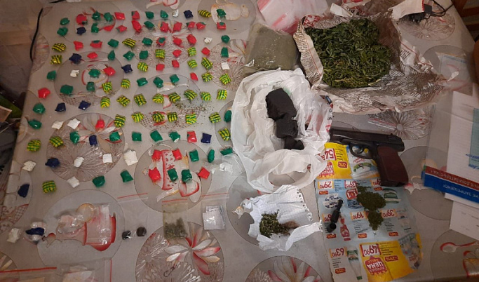 Крупную партию наркотиков нашли у жителя Лихославльского района