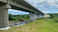 Планово-предупредительные работы проводят на мосту в Зубцове