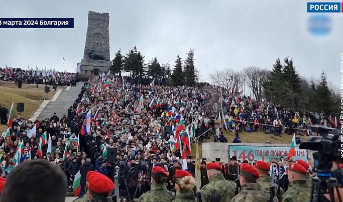 В Болгарии прошло шествие с российскими флагами в День освобождения страны от османского ига