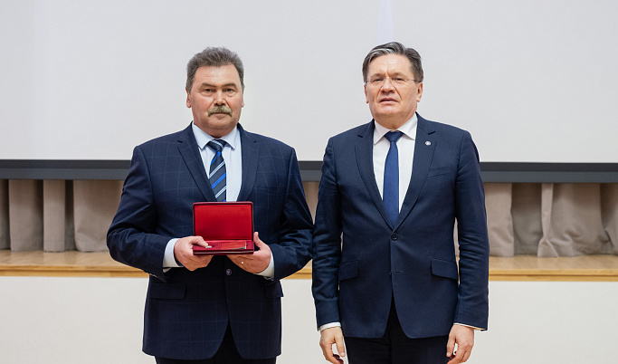 Сотруднику Калининской АЭС присвоили звание заслуженного работника атомной промышленности РФ 