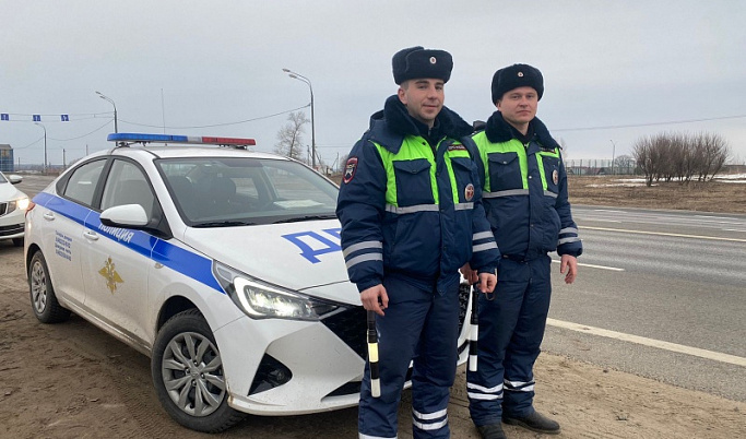 В Тверской области инспекторы ДПС под спецсигналы доставили «сердечника» в больницу
