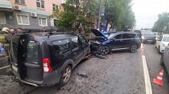 Два человека пострадали в тройном ДТП на Волоколамском проспекте в Твери