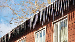 В Твери внимательно следят за качеством очистки крыш от снега и наледи