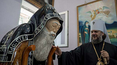 Главе Тверской митрополии подарили статую Нила Столобенского в полный рост