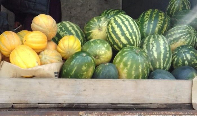 На рынке в Тверской области незаконно торговали арбузами и дынями